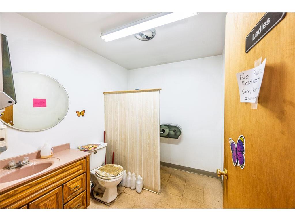 1206 E 25th Street Hibbing MN 55746 7084517 image10
