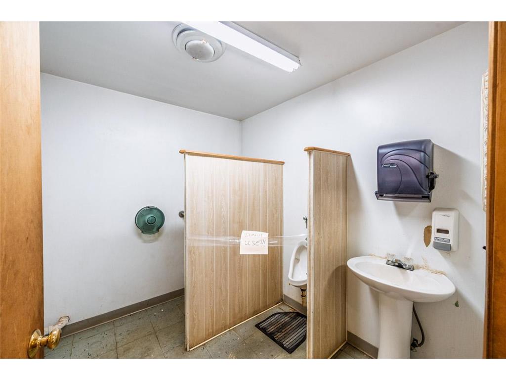 1206 E 25th Street Hibbing MN 55746 7084517 image11