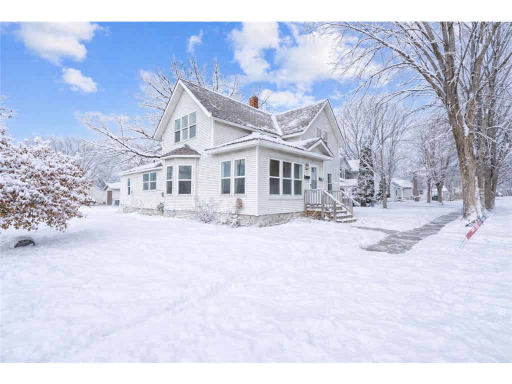 1207 Desoto Avenue N Glencoe MN 55336 7006158 image1