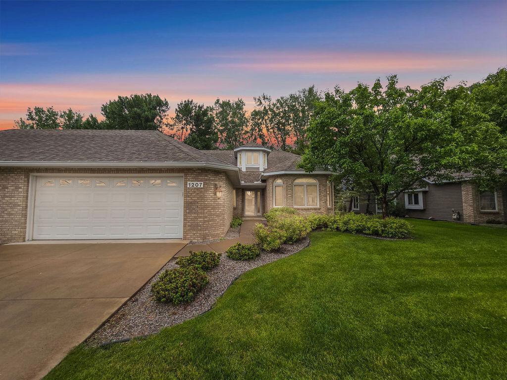1207 Silverthorn Court Shoreview MN 55126 MLS: 6737976 Edina Realty 1207 Silverthorn Court Shoreview MN 55126 MLS: 6737976 Edina Realty