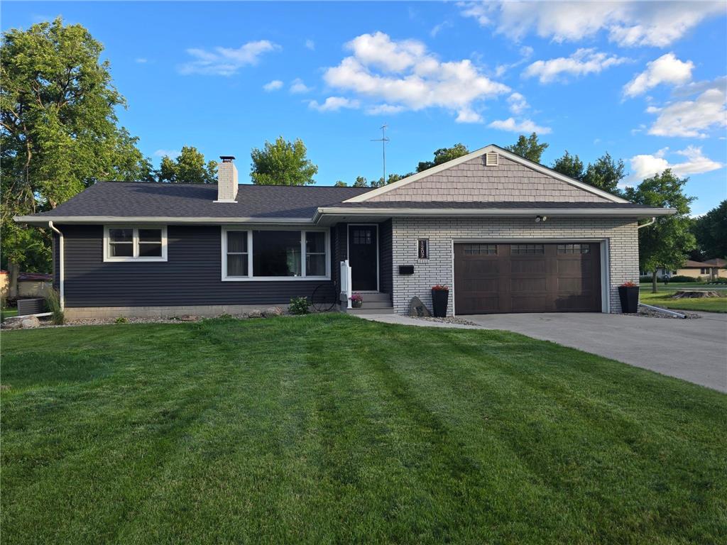 1207 W Park Avenue Olivia MN 56277 7099573 image1