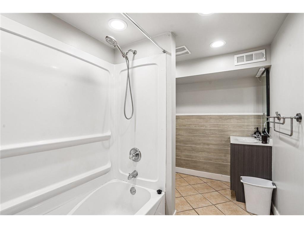 1208 36 1/2 Avenue NE Minneapolis MN 55418 7047956 image21