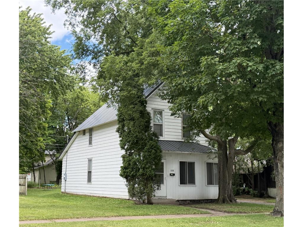 1208 7th Street E Menomonie WI 54751 7095216 image2