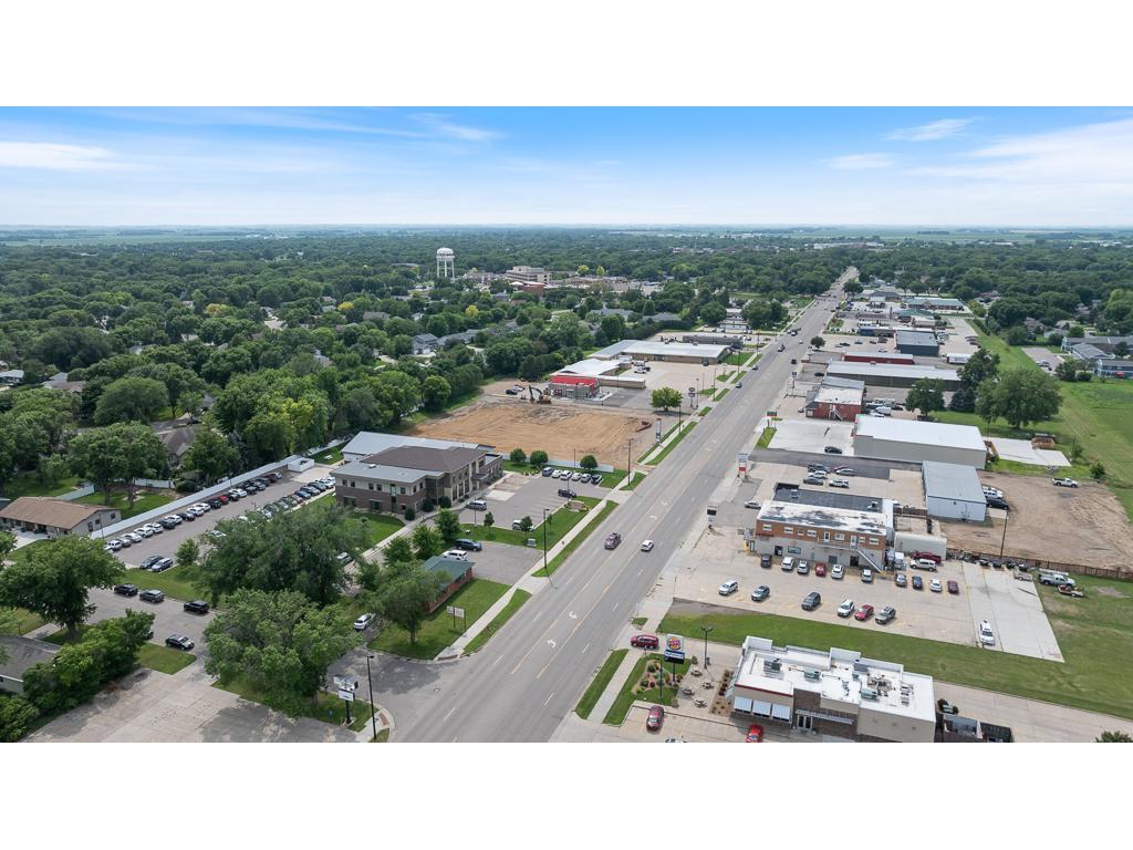 1208 E College Drive Marshall MN 56258 6570076 image1