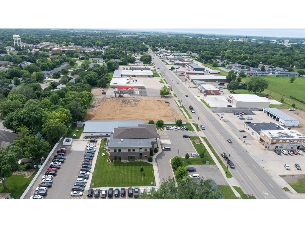 1208 E College Drive Marshall MN 56258 6570076 image2