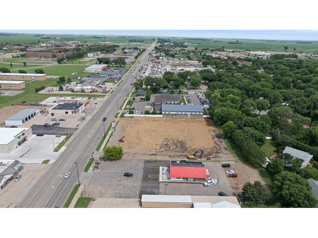 1208 E College Drive Marshall MN 56258 6570076 image3