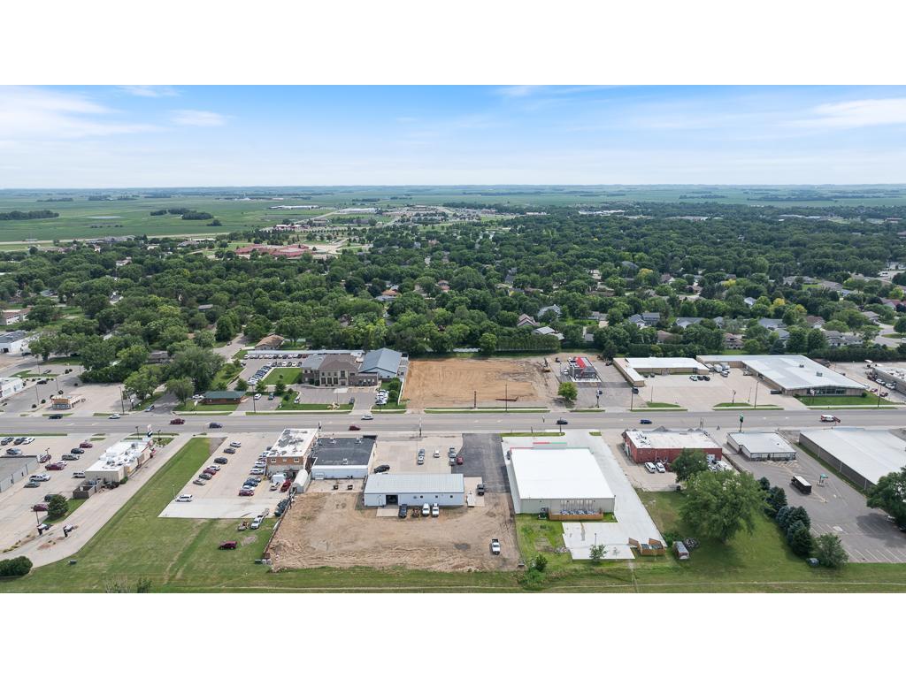 1208 E College Drive Marshall MN 56258 6570076 image5