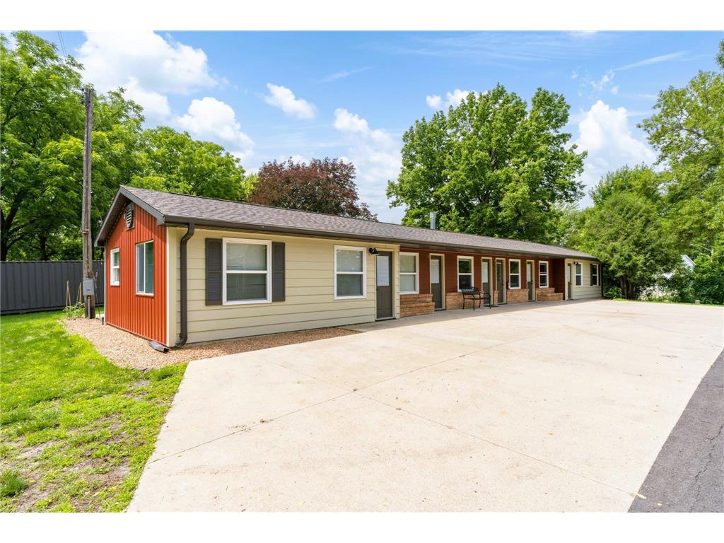 1208 E Elm Avenue Waseca MN 56093 - Clear Lake 6562908 image1