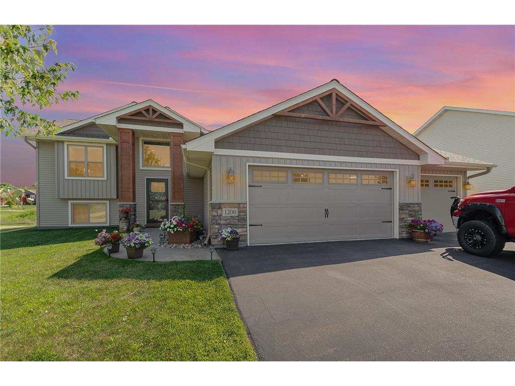 1208 W Edge Place New Richmond WI 54017 6424909 image1