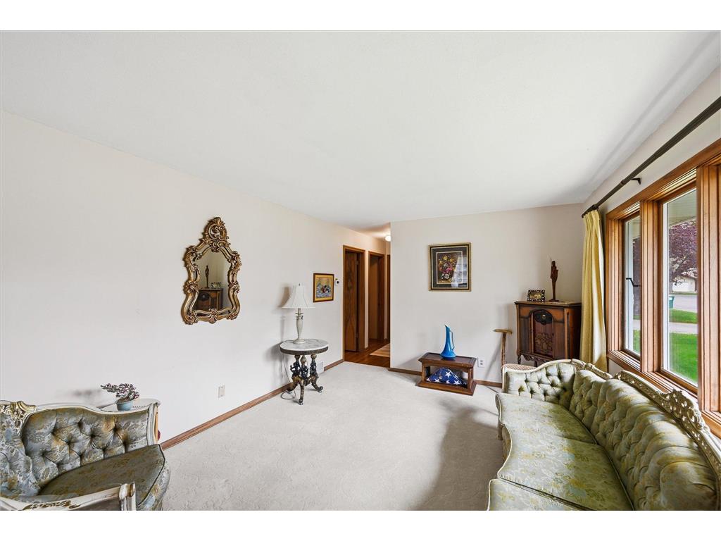 1209 Vincent Place Chaska MN 55318 7053143 image4
