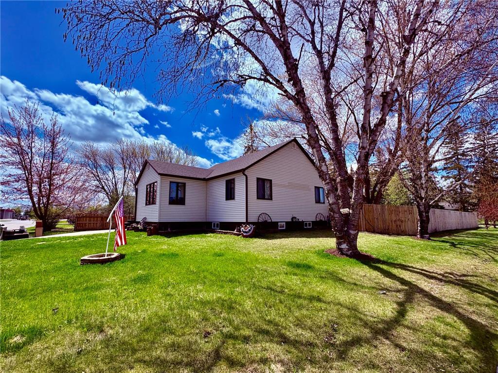 121 5th Avenue NW Baudette MN 56623 7059764 image1