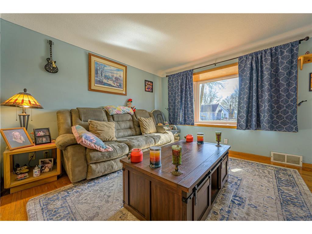 121 6th Avenue NE Hutchinson MN 55350 7038635 image2