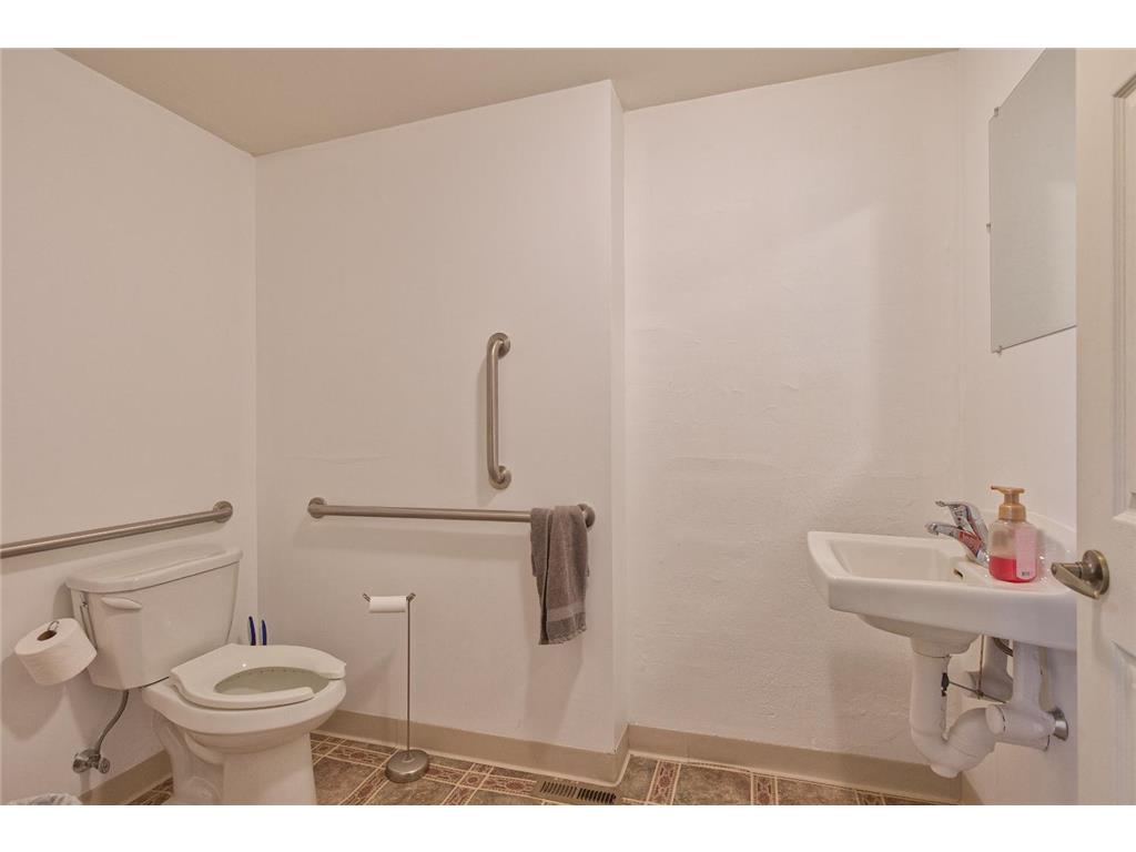 121 Main Avenue W Winsted MN 55395 - Winsted 7080318 image7