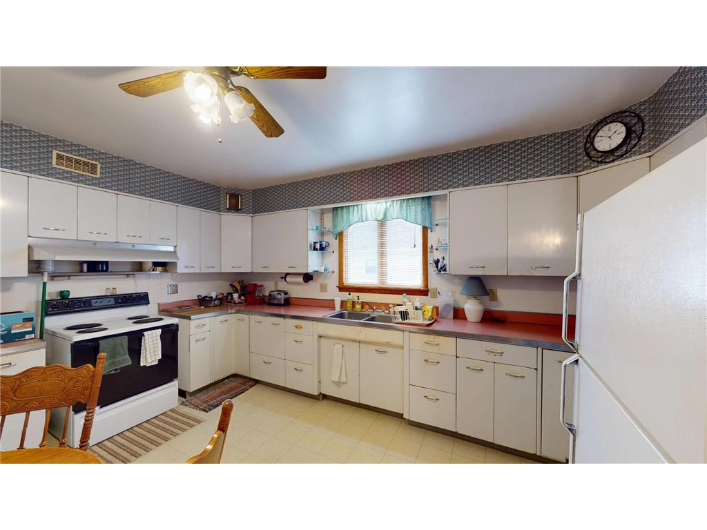 121 N 2nd Street Kiester MN 56051 7085929 image3