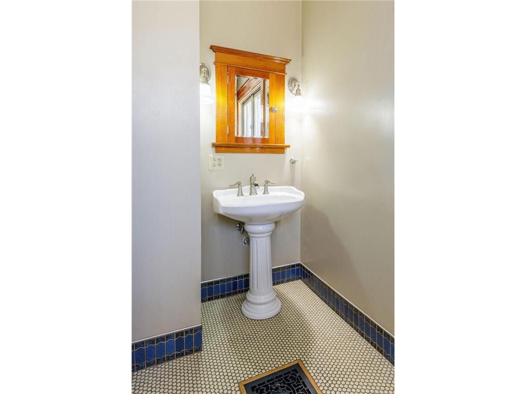 121 N 5th Street Montevideo MN 56265 7045562 image40