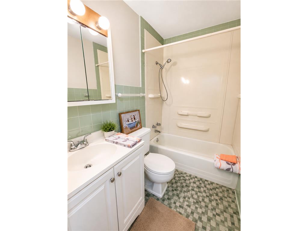 121 Roselawn Avenue E Maplewood MN 55117 7056950 image20