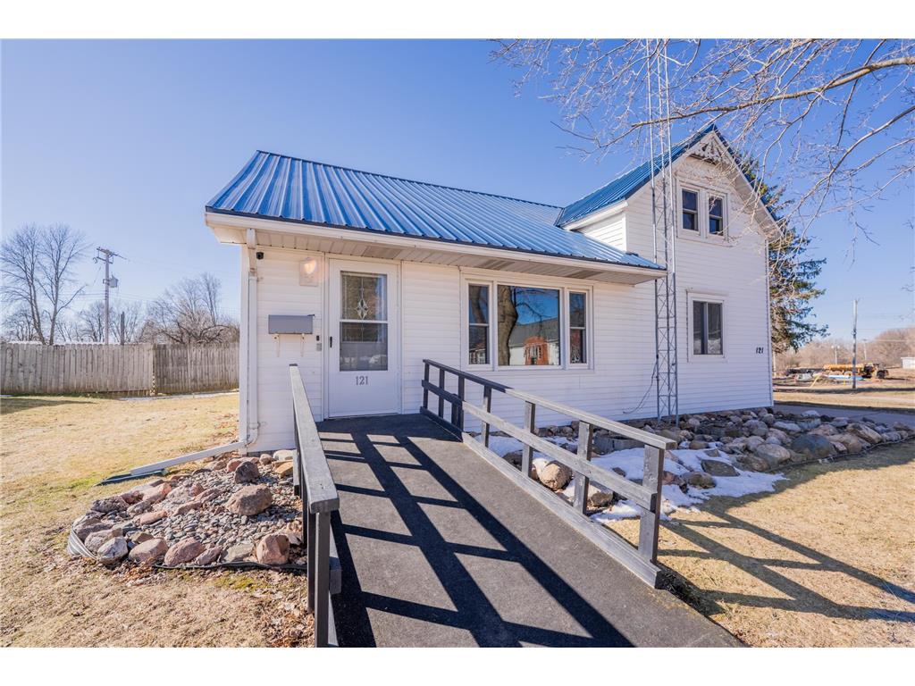 121 W Oak Street Stanley WI 54768 7041176 image2