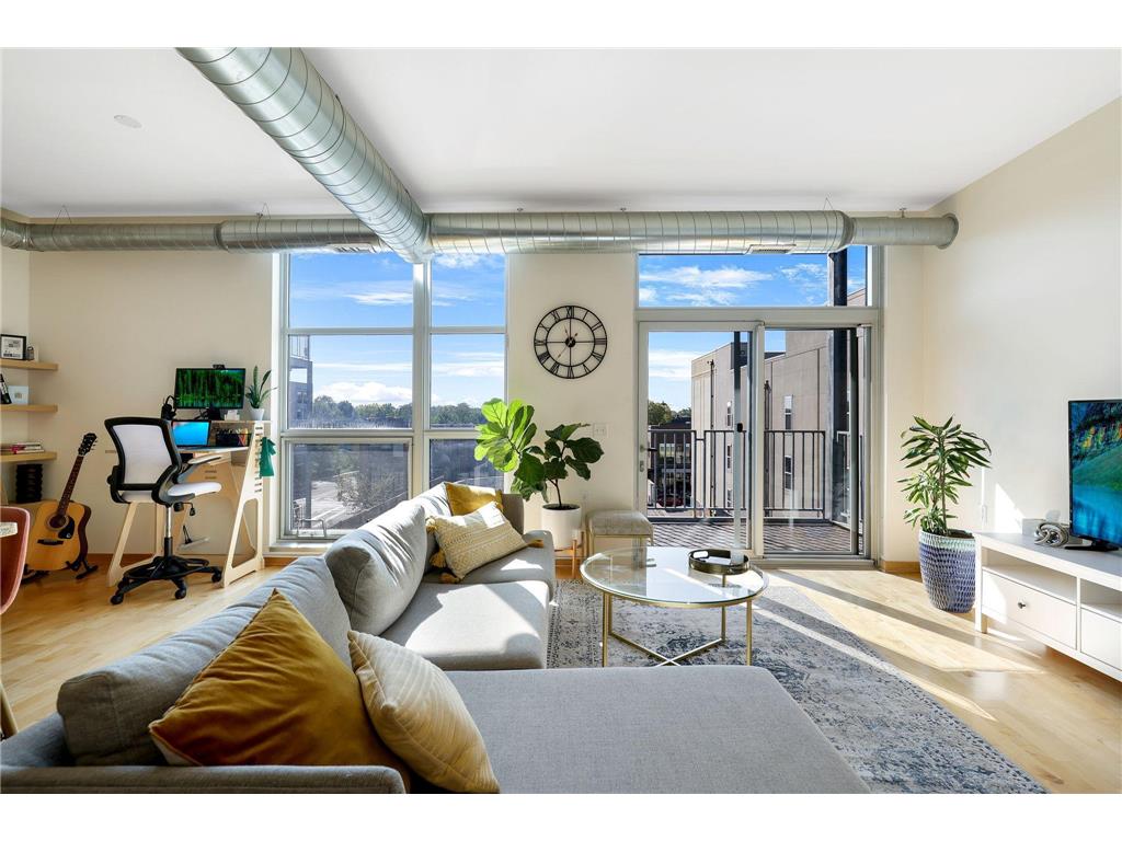 1211 Lagoon Avenue S #411 Minneapolis MN 55408 6726970 image1