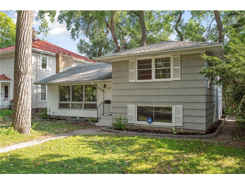 1212 Summit Avenue Saint Paul MN 55105 6424368 image1