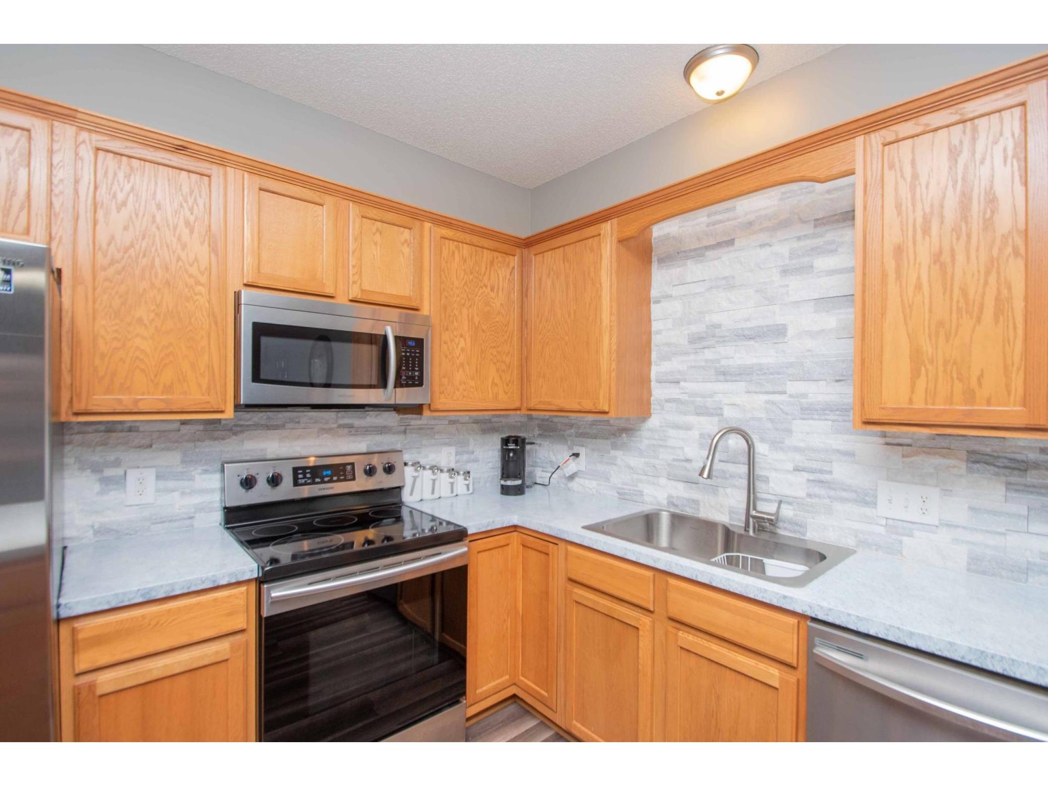 12136 Yancy Street NE #B Blaine MN 55449 6102341 image1