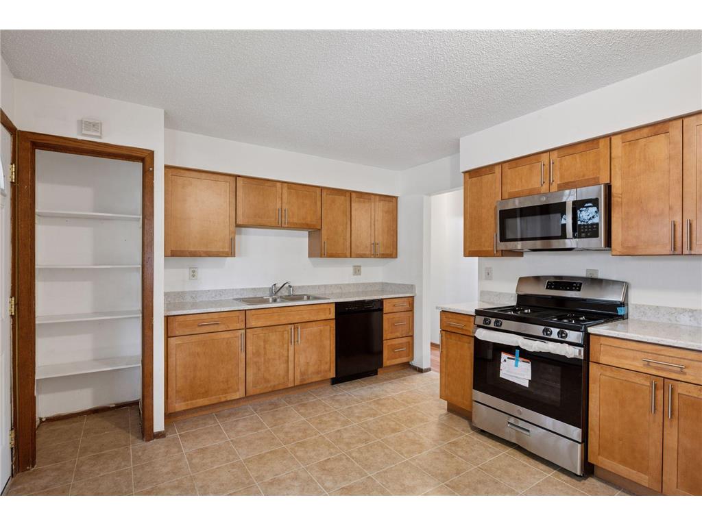 1214 Penn Avenue N Minneapolis MN 55411 7017973 image10