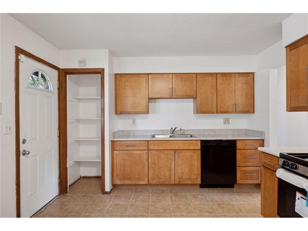 1214 Penn Avenue N Minneapolis MN 55411 7017973 image11