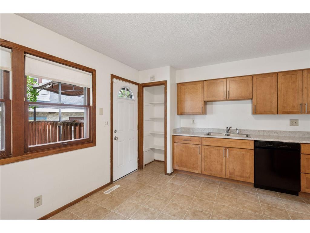 1214 Penn Avenue N Minneapolis MN 55411 7017973 image12