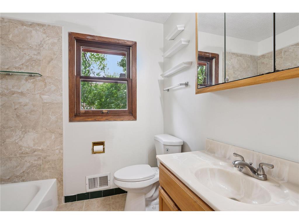 1214 Penn Avenue N Minneapolis MN 55411 7017973 image19