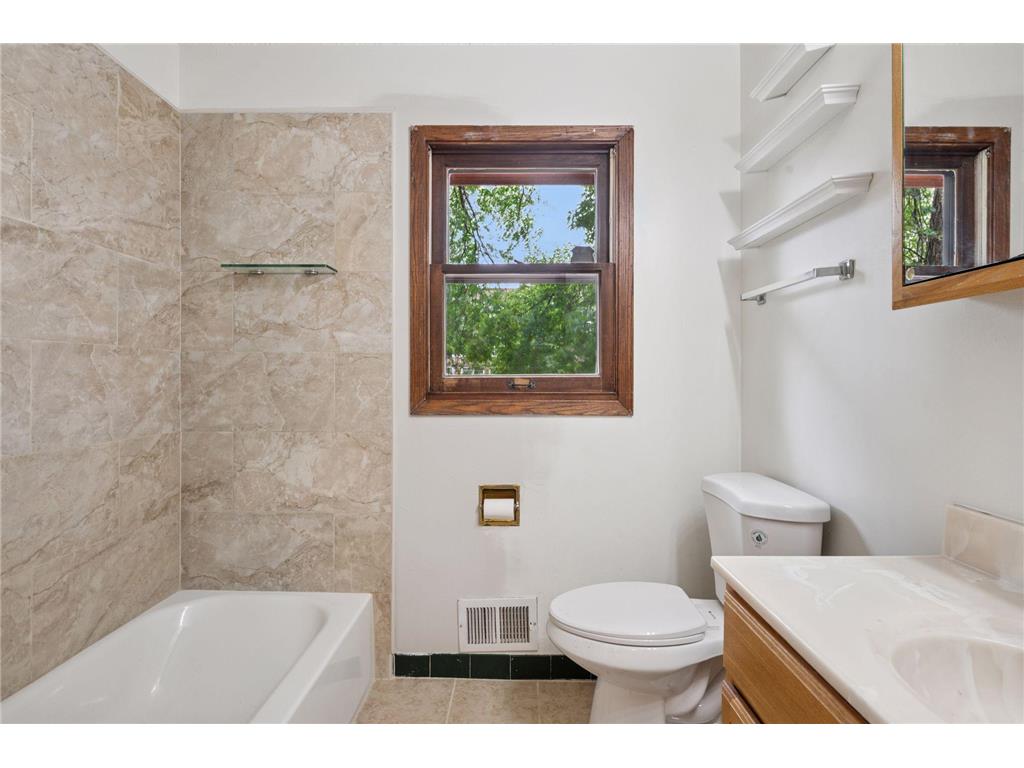 1214 Penn Avenue N Minneapolis MN 55411 7017973 image20