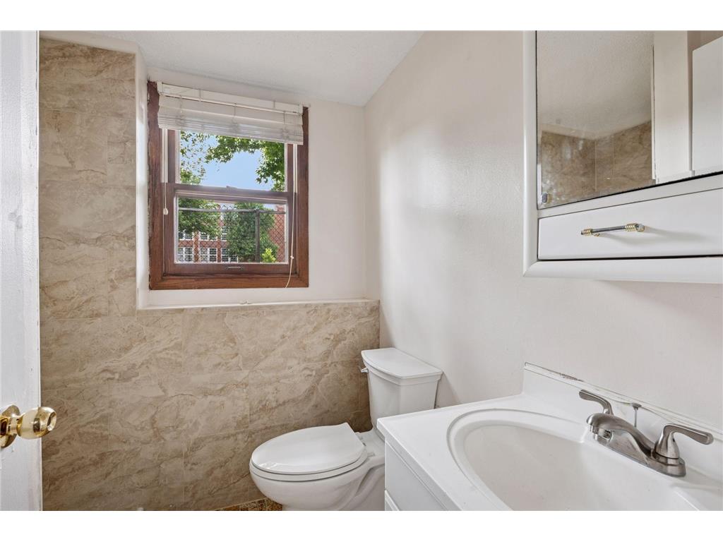 1214 Penn Avenue N Minneapolis MN 55411 7017973 image30