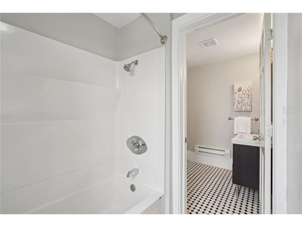 1214 Sherburne Avenue Saint Paul MN 55104 7041583 image12