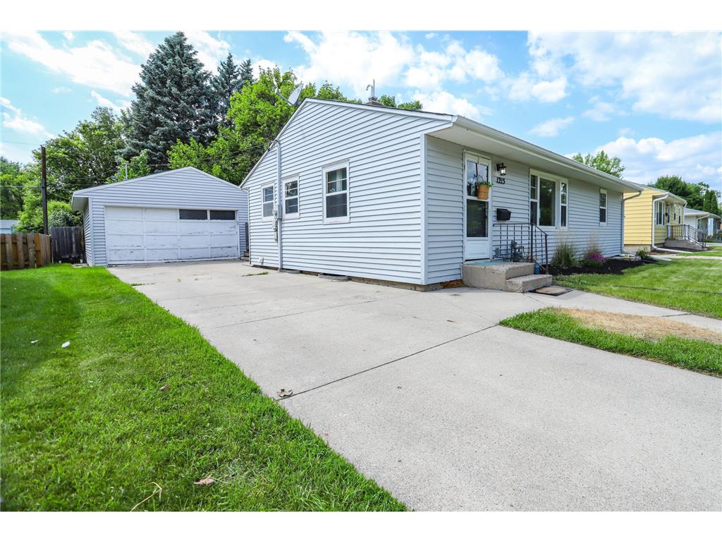 1215 12th Street N Moorhead MN 56560 7034277 image1