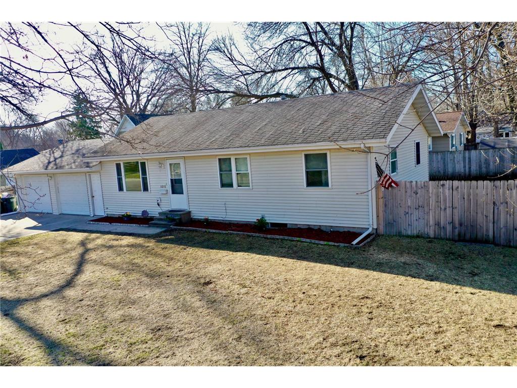 1215 Gorton Avenue NW Willmar MN 56201 6702419 image1