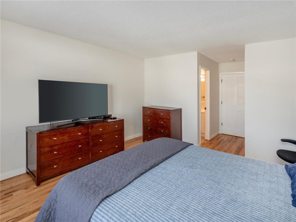 1216 Trailwood S Hopkins MN 55343 6822245 image17