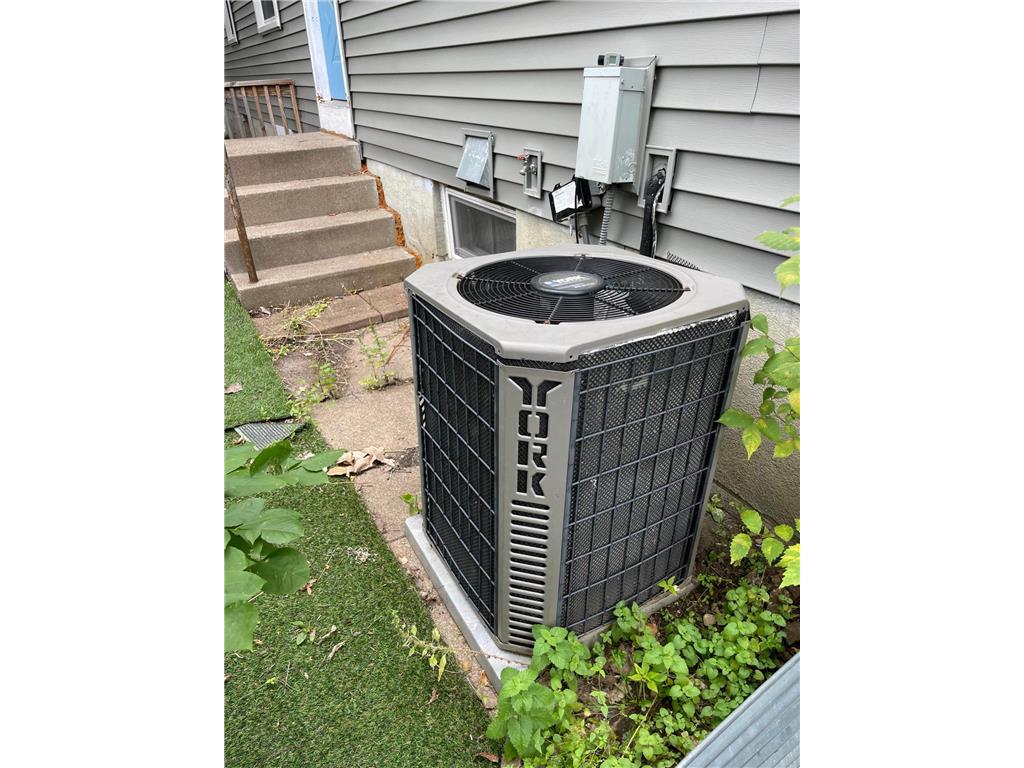 1217-1219 Oxford Street Hopkins MN 55343 6784084 image10