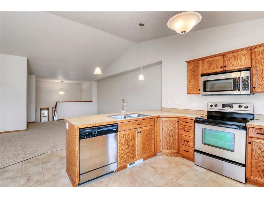 1217 37th Avenue S Moorhead MN 56560 7102661 image4