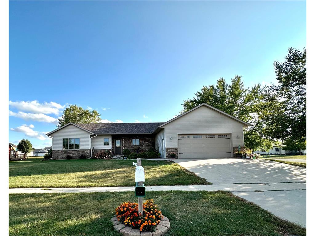 1217 6th Street NW, Dodge Center, MN, 55927 MLS 6433597 Edina Realty