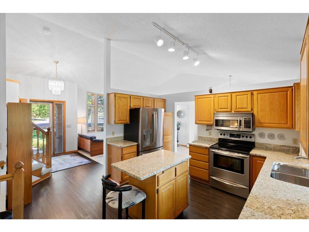 1217 Emerson Court Burnsville MN 55337 7071973 image14