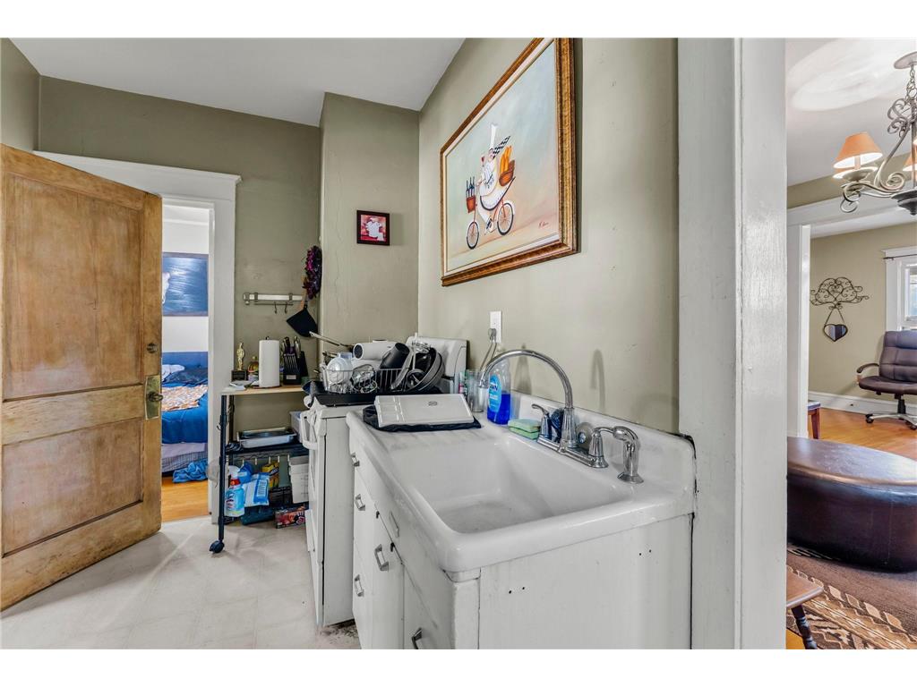 1217 Grand Avenue Saint Paul MN 55105 6799938 image18