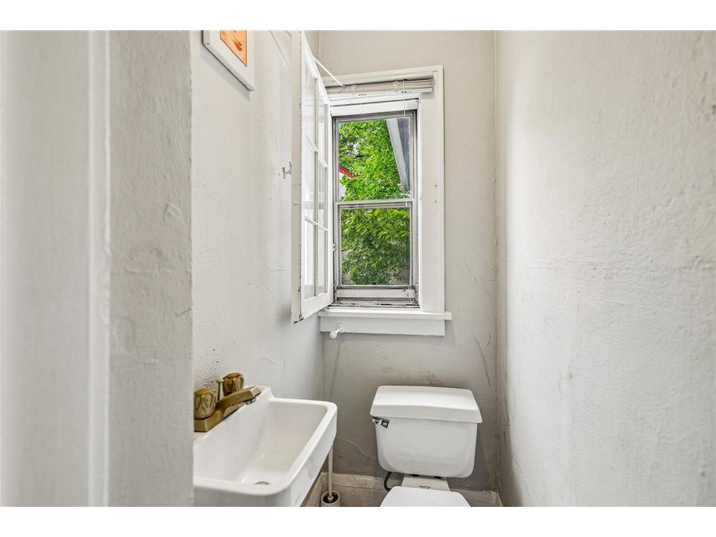 1218 Queen Avenue N Minneapolis MN 55411 7068506 image19