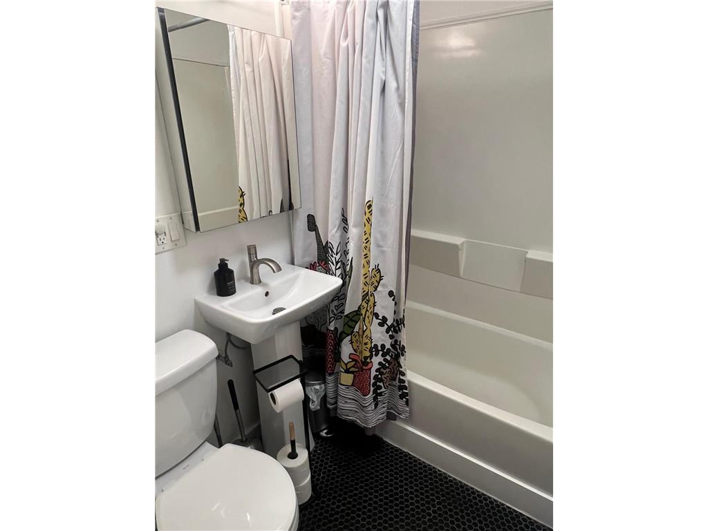 1218 University Avenue NE Minneapolis MN 55413 6822846 image9