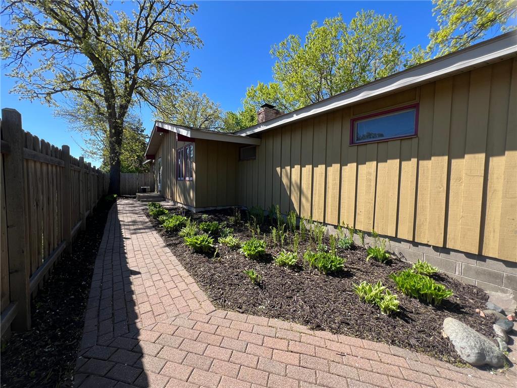 122 Craig Way NE Fridley MN 55432 7075420 image1
