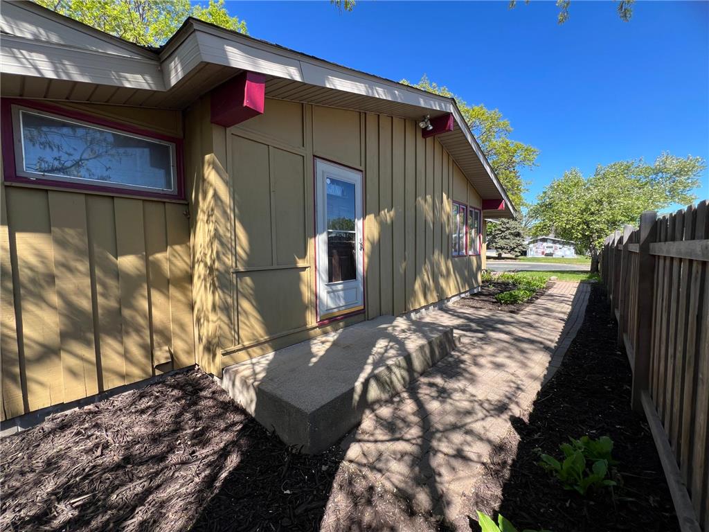 122 Craig Way NE Fridley MN 55432 7075420 image2