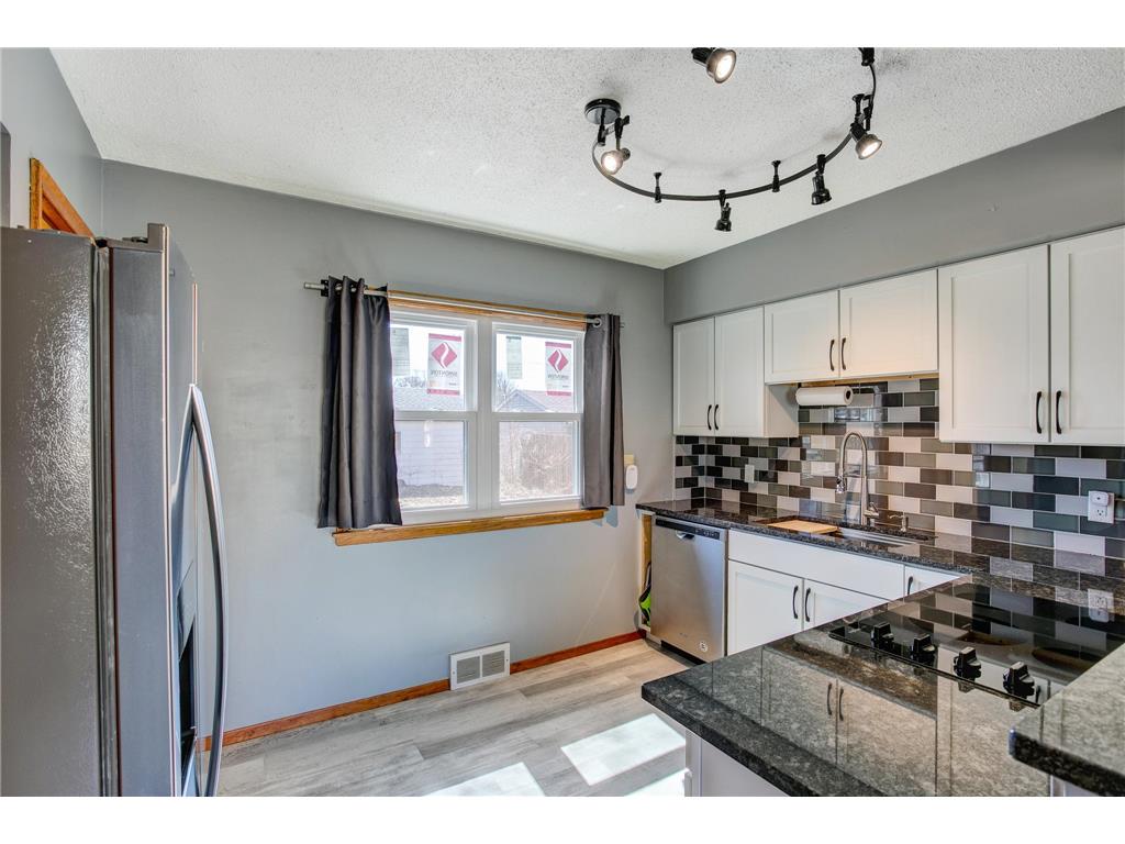 1220 Conway Street Saint Paul MN 55106 7049779 image10