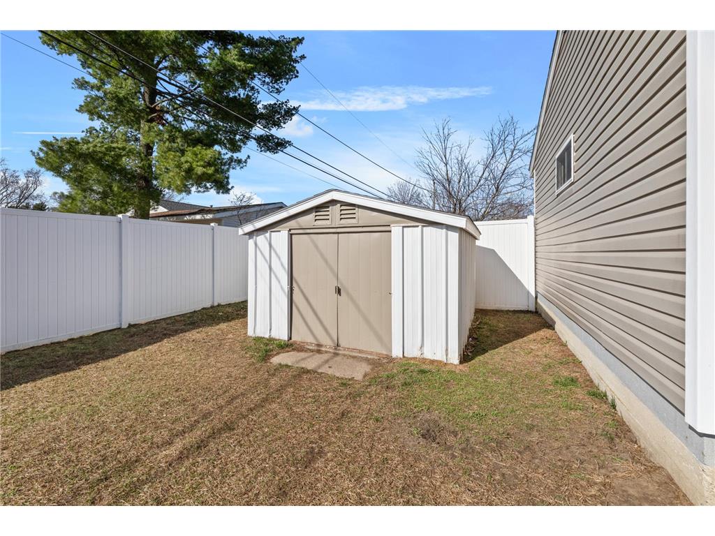1220 Green Street Onalaska WI 54650 7045655 image21