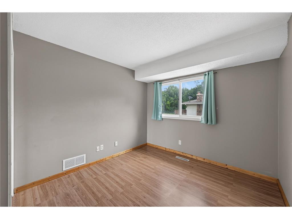 12206 Oak Leaf Circle Burnsville MN 55337 7098779 image10