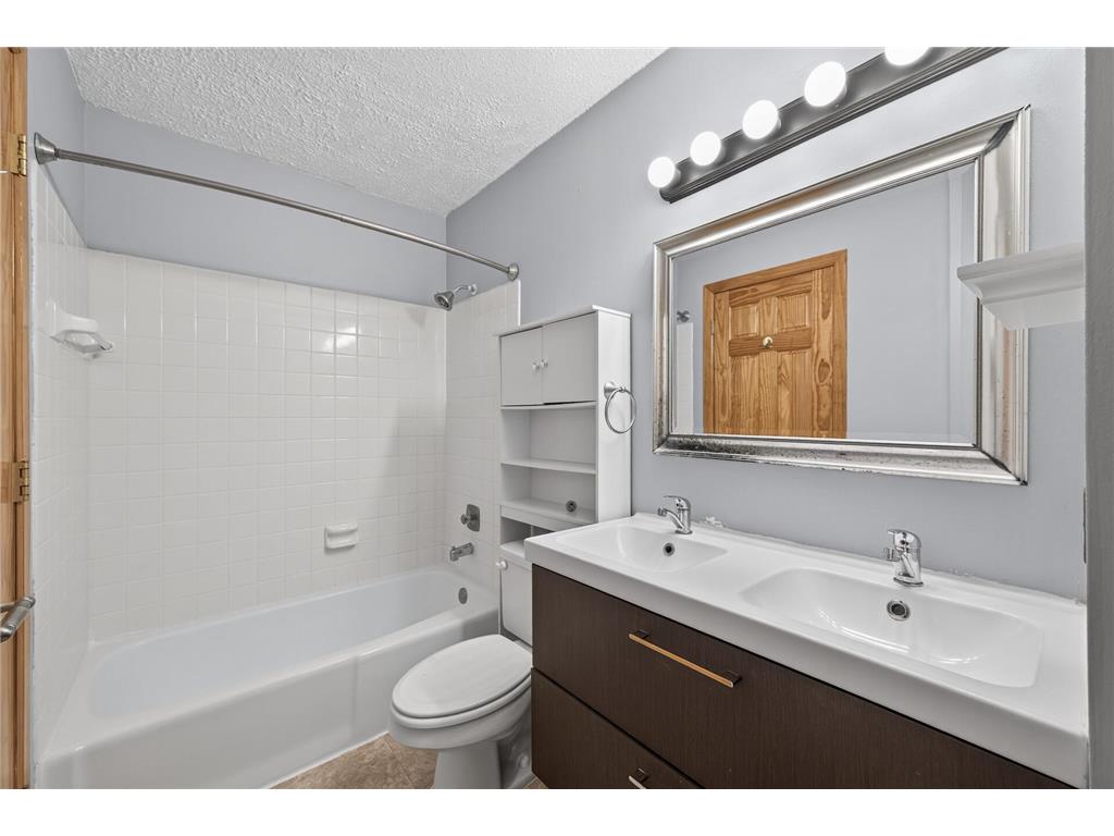 12206 Oak Leaf Circle Burnsville MN 55337 7098779 image9