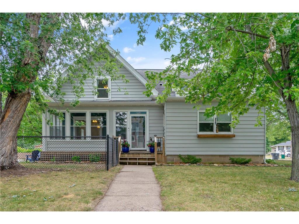 1221 8th Street, Hudson, WI 54016 MLS 6238202 Edina Realty