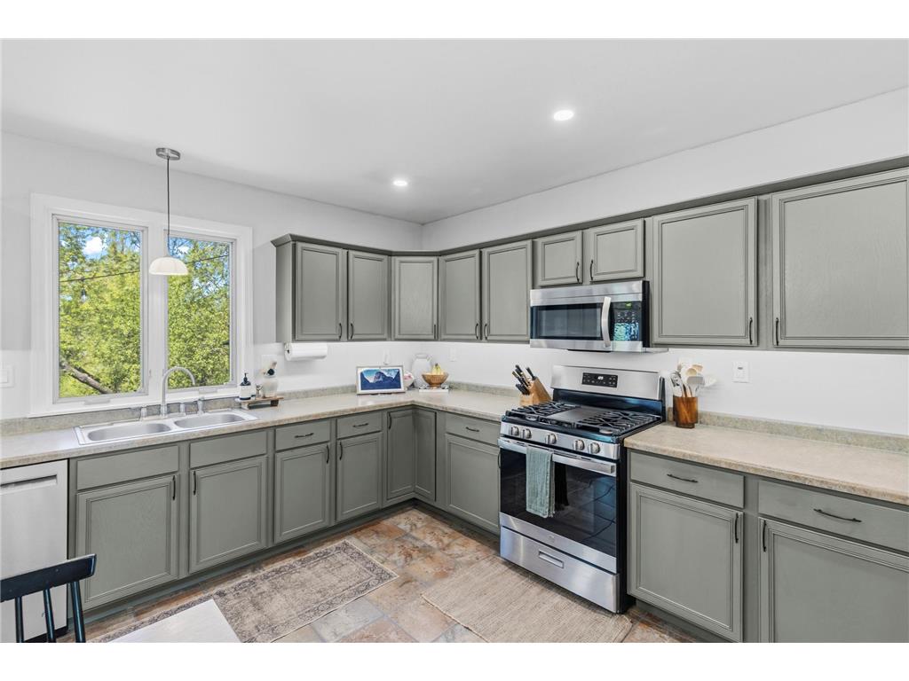 1221 County Road D E Vadnais Heights MN 55109 7058430 image15