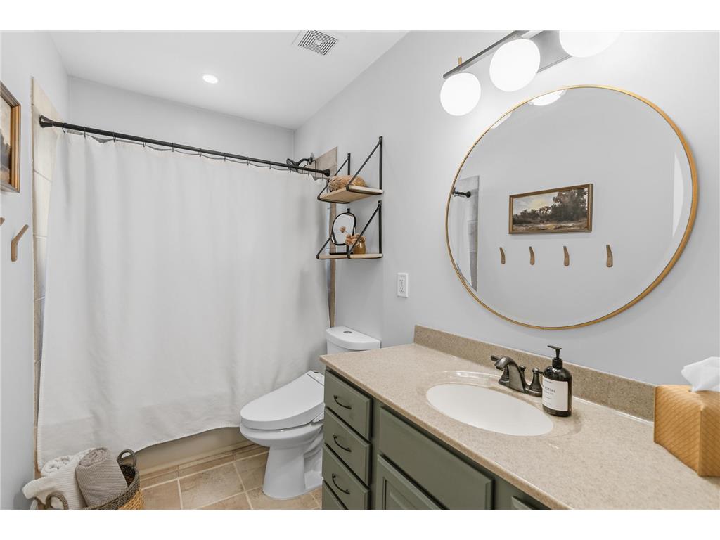 1221 County Road D E Vadnais Heights MN 55109 7058430 image17